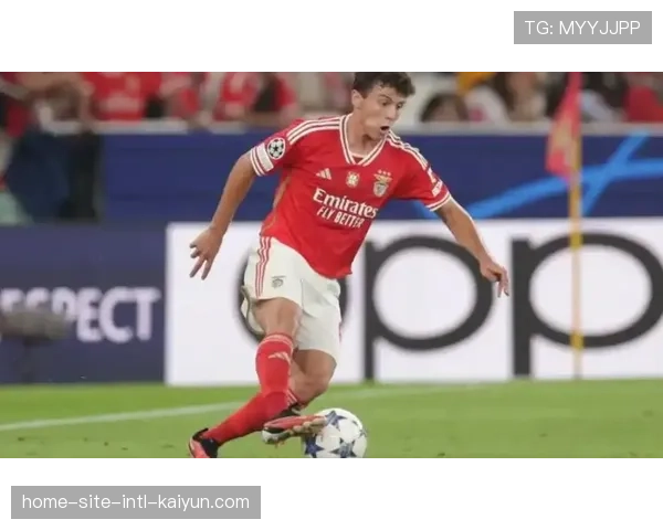 曼城由攻转守时防守真空暴露，森林两次反击均源自后场空当